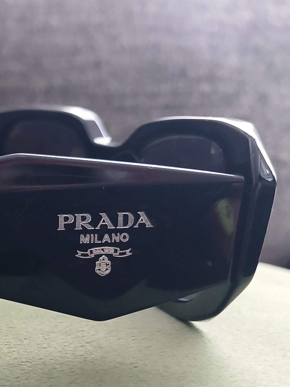 PRADA SUN GLASSES